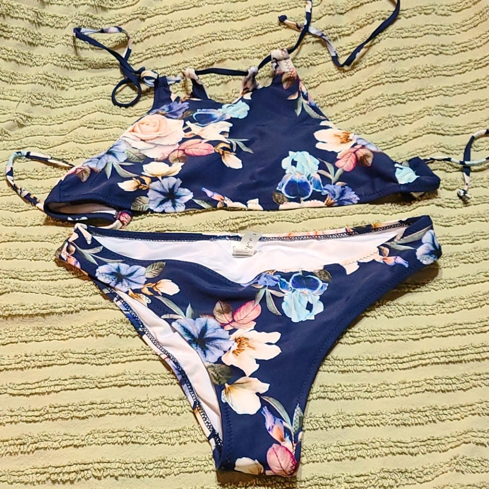Cupshe Navy Floral Bikini